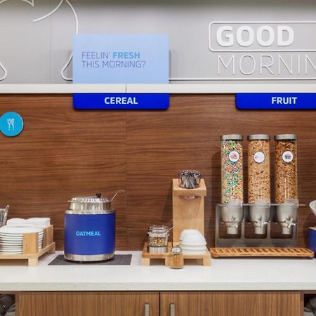 Holiday Inn Express & Suites - Elizabethtown North By Ihg Екстериор снимка