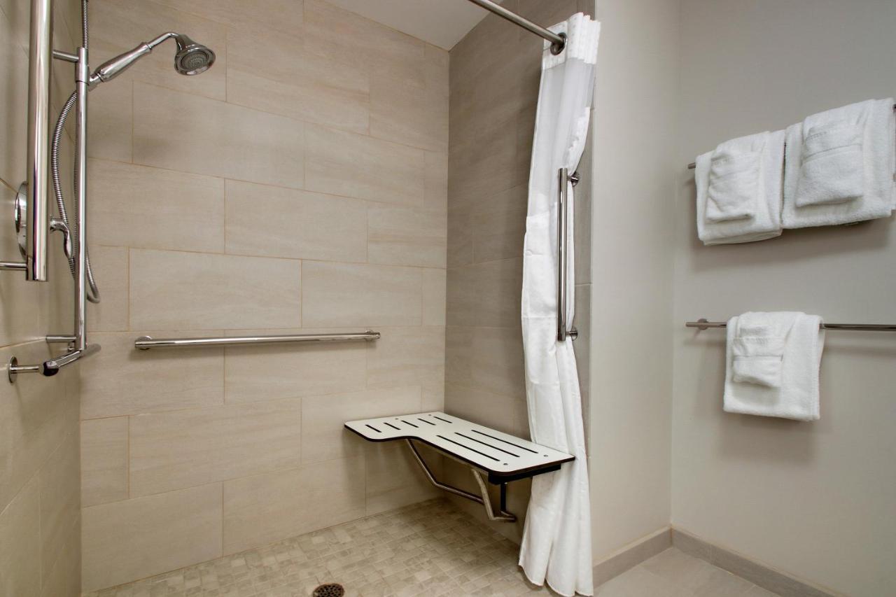 Holiday Inn Express & Suites - Elizabethtown North By Ihg Екстериор снимка